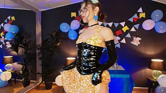 Snapshot of MyMayte chatting on September 27, 12:44 pm MyMayte online show from September 27, 12:44 pm