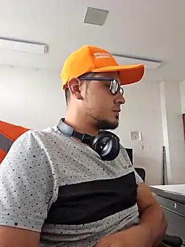 Snapshot of jhacks28 chatting on September 13, 7:25 pm jhacks28 online show from September 13, 7:25 pm