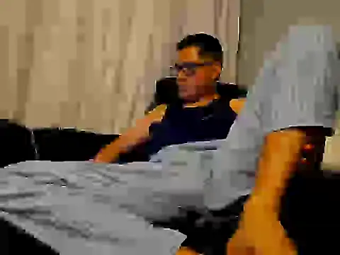 Snapshot of jhacks28 chatting on December 2, 2:12 am jhacks28 online show from December 2, 2:12 am