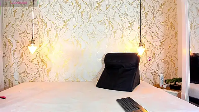 NATALIE PARKERR online show from November 26, 12:49 pm