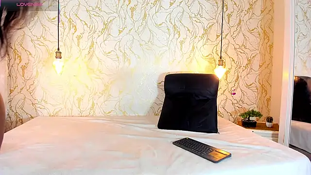 NATALIE PARKERR online show from October 22, 12:26 pm