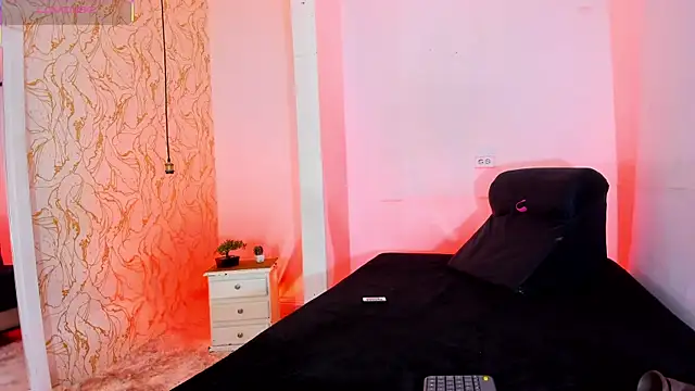 NATALIE PARKERR online show from October 24, 12:26 pm