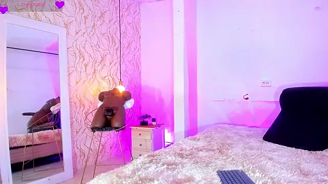 NATALIE PARKERR online show from October 28, 12:15 pm