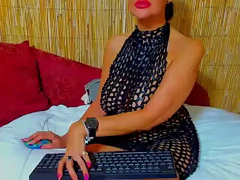 Snapshot of shannon4u chatting on June 14, 2:24 am shannon4u online show from June 14, 2:24 am