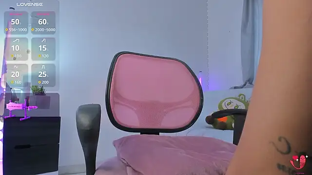 Snapshot of ImBlackEyes chatting on February 21, 9:50 pm ImBlackEyes online show from February 21, 9:50 pm