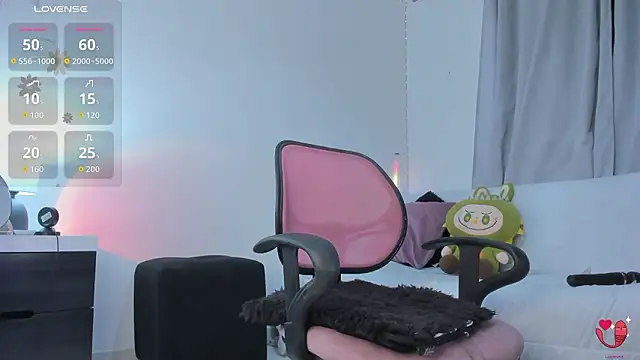 Snapshot of ImBlackEyes chatting on February 18, 9:00 pm ImBlackEyes online show from February 18, 9:00 pm