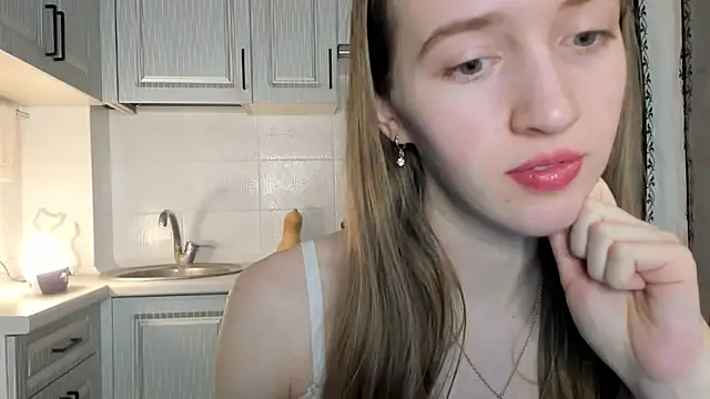 Snapshot of leslie_my_lovee chatting on December 15, 5:13 am leslie my lovee online show from December 15, 5:13 am