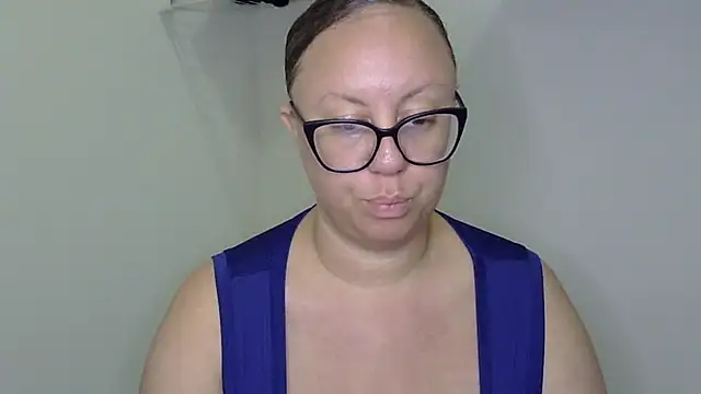 Snapshot of Paisleehaze chatting on October 28, 5:50 am Paisleehaze online show from October 28, 5:50 am