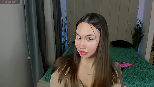 GIGI BENNET online show from February 28, 6:31 pm