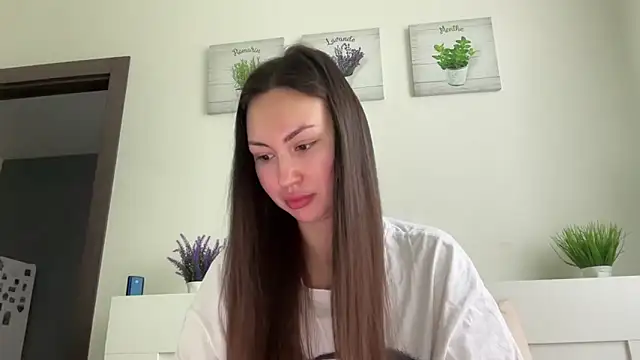 GIGI BENNET online show from October 2, 5:44 am