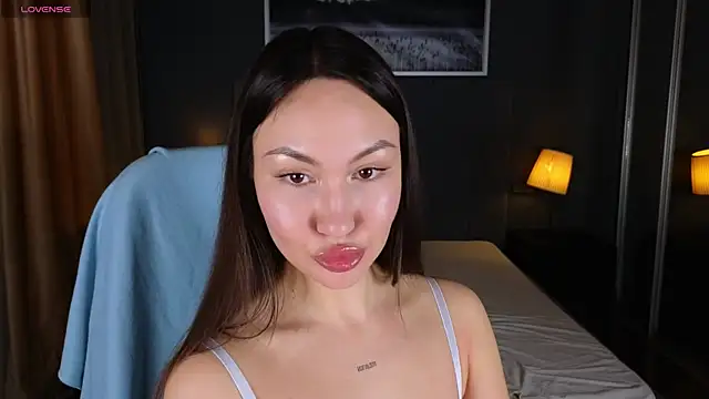 GIGI BENNET online show from March 11, 8:19 am