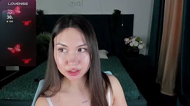 GIGI BENNET online show from March 12, 2:34 pm