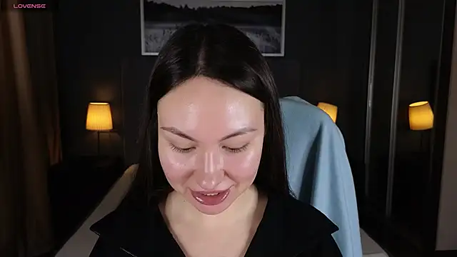 GIGI BENNET online show from March 11, 5:13 am