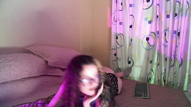 frikigyal online show from February 26, 2:19 am