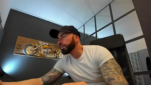 Snapshot of AronGrant chatting on February 26, 8:50 am AronGrant online show from February 26, 8:50 am
