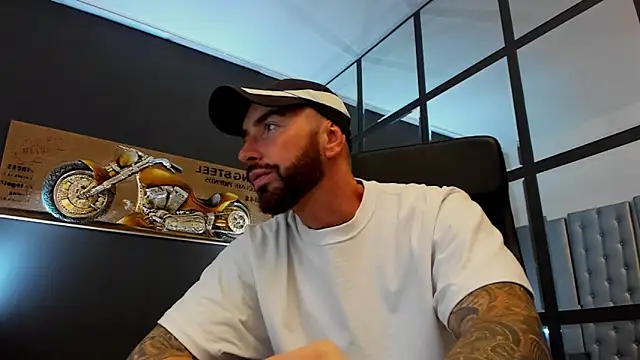 Snapshot of AronGrant chatting on September 25, 7:58 am AronGrant online show from September 25, 7:58 am