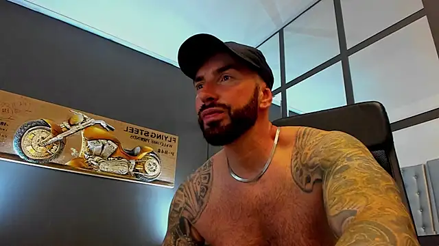 Snapshot of AronGrant chatting on June 22, 9:39 am AronGrant online show from June 22, 9:39 am