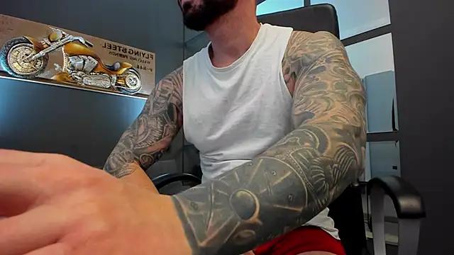 Snapshot of AronGrant chatting on February 17, 12:27 pm AronGrant online show from February 17, 12:27 pm