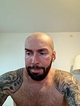 Snapshot of AronGrant chatting on March 5, 3:51 pm AronGrant online show from March 5, 3:51 pm
