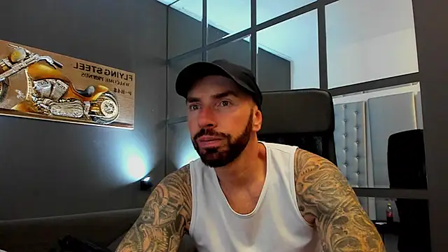 Snapshot of AronGrant chatting on October 6, 8:26 am AronGrant online show from October 6, 8:26 am