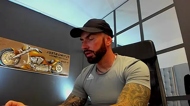 Snapshot of AronGrant chatting on June 24, 7:51 am AronGrant online show from June 24, 7:51 am