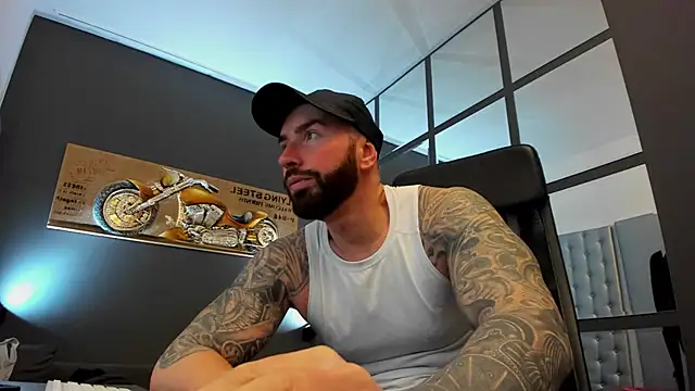 Snapshot of AronGrant chatting on February 13, 11:28 am AronGrant online show from February 13, 11:28 am