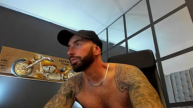 Snapshot of AronGrant chatting on September 15, 10:05 am AronGrant online show from September 15, 10:05 am