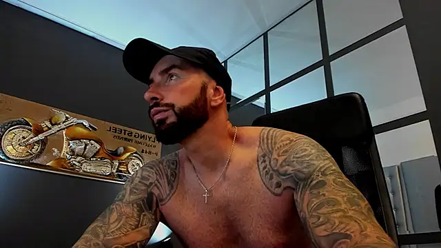 Snapshot of AronGrant chatting on July 9, 10:04 am AronGrant online show from July 9, 10:04 am