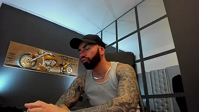 Snapshot of AronGrant chatting on March 19, 8:34 am AronGrant online show from March 19, 8:34 am