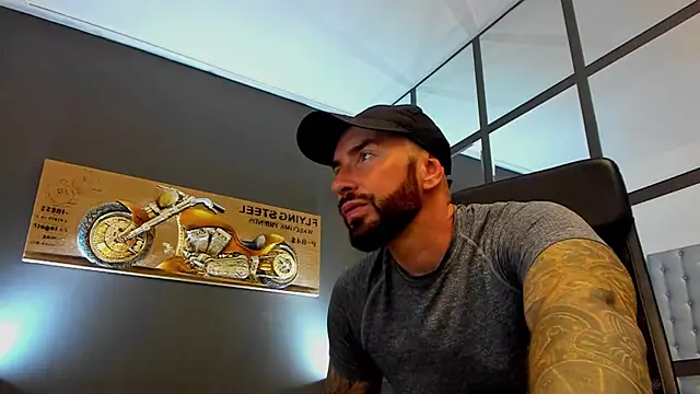 Snapshot of AronGrant chatting on July 12, 9:32 am AronGrant online show from July 12, 9:32 am