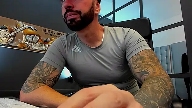 Snapshot of AronGrant chatting on September 30, 9:59 am AronGrant online show from September 30, 9:59 am