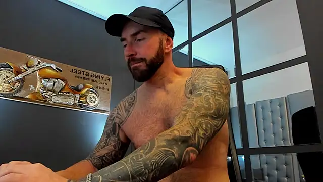 Snapshot of AronGrant chatting on October 9, 8:37 am AronGrant online show from October 9, 8:37 am