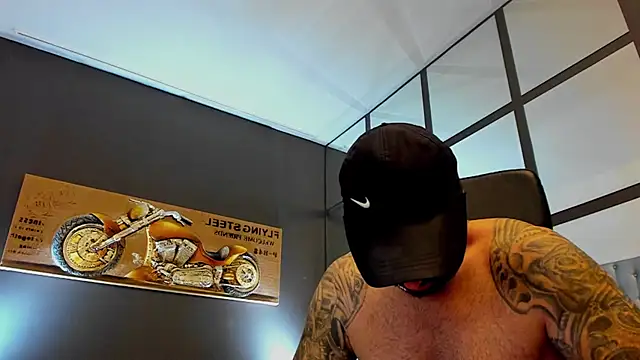 Snapshot of AronGrant chatting on June 30, 9:31 am AronGrant online show from June 30, 9:31 am