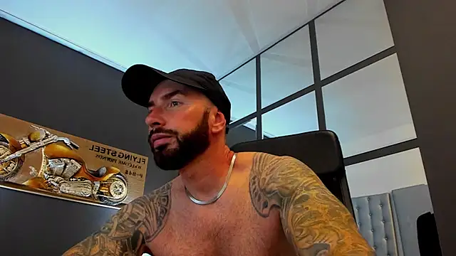 Snapshot of AronGrant chatting on July 1, 9:09 am AronGrant online show from July 1, 9:09 am
