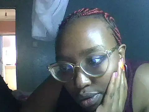 Snapshot of Babey_shirl chatting on February 3, 1:19 pm Babey shirl online show from February 3, 1:19 pm