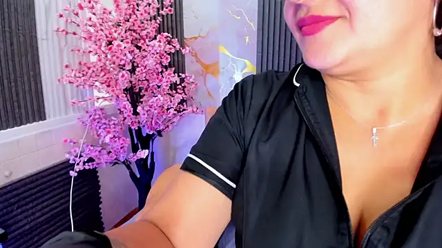 Snapshot of kate_evans1 chatting on July 2, 4:35 pm kate evans1 online show from July 2, 4:35 pm