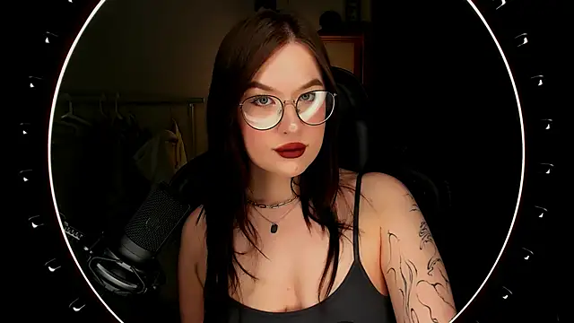 Snapshot of MyNameIsLilith chatting on October 25, 4:22 am MyNameIsLilith online show from October 25, 4:22 am