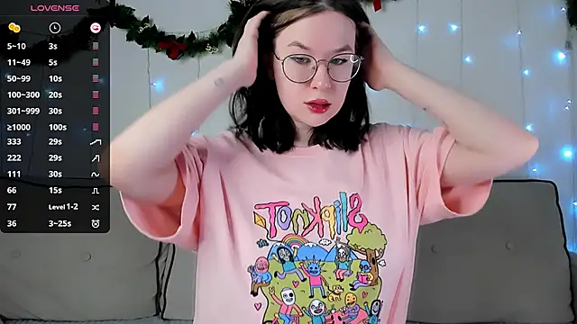 Snapshot of MyNameIsLilith chatting on February 2, 7:40 am MyNameIsLilith online show from February 2, 7:40 am