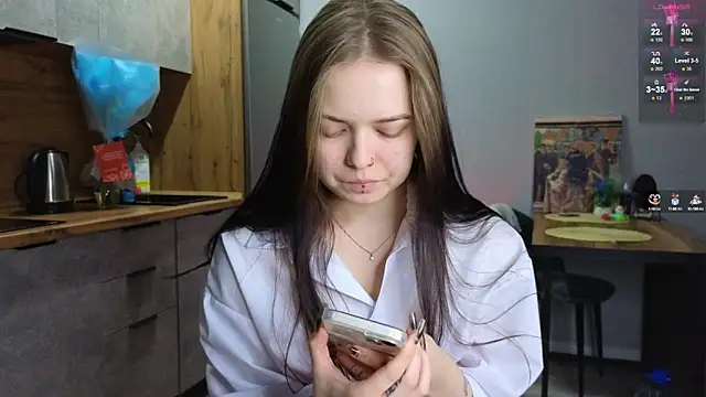 Snapshot of doll_lol_ chatting on February 5, 6:04 pm doll lol online show from February 5, 6:04 pm