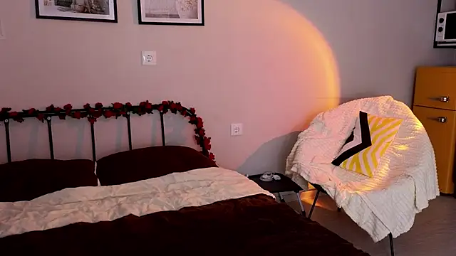 doll lol  online show from April 9, 6:36 pm