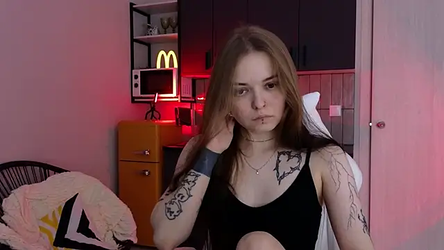 Snapshot of doll_lol_ chatting on November 30, 6:19 pm doll lol online show from November 30, 6:19 pm