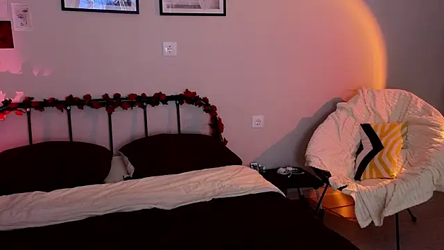 doll lol  online show from April 13, 6:01 pm