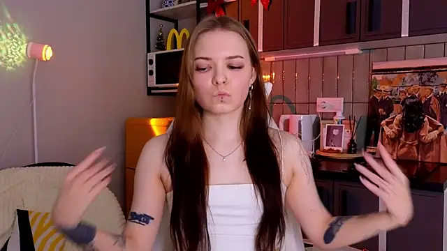 Snapshot of doll_lol_ chatting on December 15, 8:25 pm doll lol online show from December 15, 8:25 pm