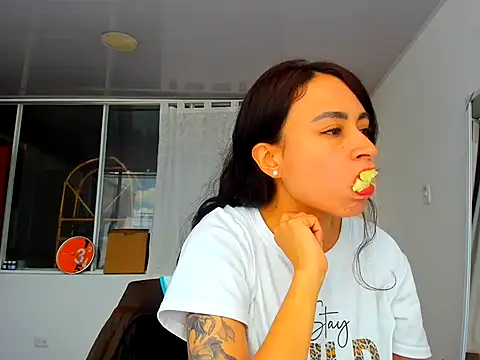 Snapshot of reme_ark23 chatting on November 8, 4:21 pm reme ark23 online show from November 8, 4:21 pm