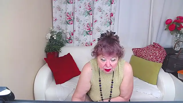 Snapshot of YourHotGranny chatting on March 20, 11:05 am YourHotGranny online show from March 20, 11:05 am