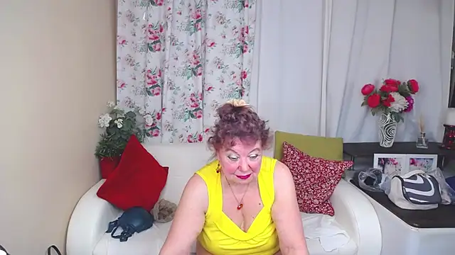 Snapshot of YourHotGranny chatting on March 17, 12:25 pm YourHotGranny online show from March 17, 12:25 pm