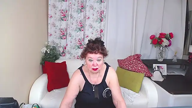 Snapshot of YourHotGranny chatting on March 6, 10:30 am YourHotGranny online show from March 6, 10:30 am