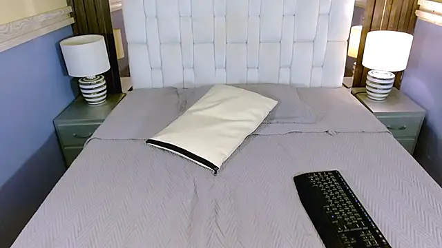 Nicole Ramires online show from March 19, 5:13 pm