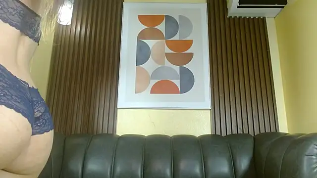 Nicole Ramires online show from November 6, 4:33 pm