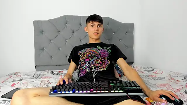 Snapshot of benavides_anthony chatting on December 5, 3:31 am benavides anthony online show from December 5, 3:31 am
